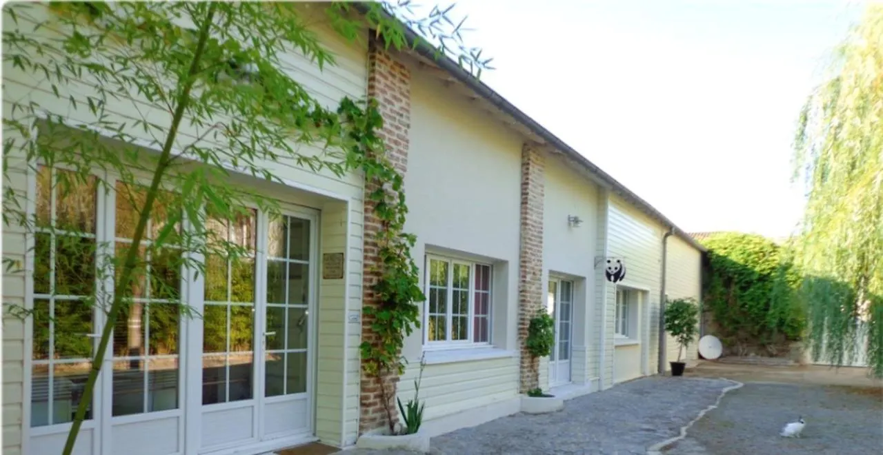 Holiday home Maison Chaleureuse Proche De Montlucon Avec Un Grand Jardin Villa