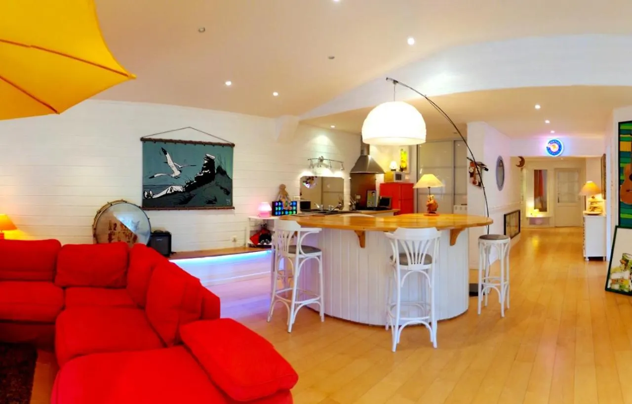 Maison Chaleureuse Proche De Montlucon Avec Un Grand Jardin contacts